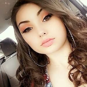 Meet your Posher, Emiley